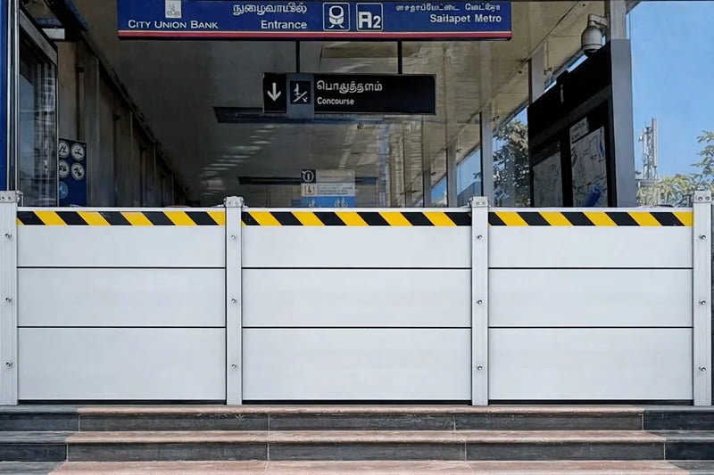 Metro entrance flood barrier system